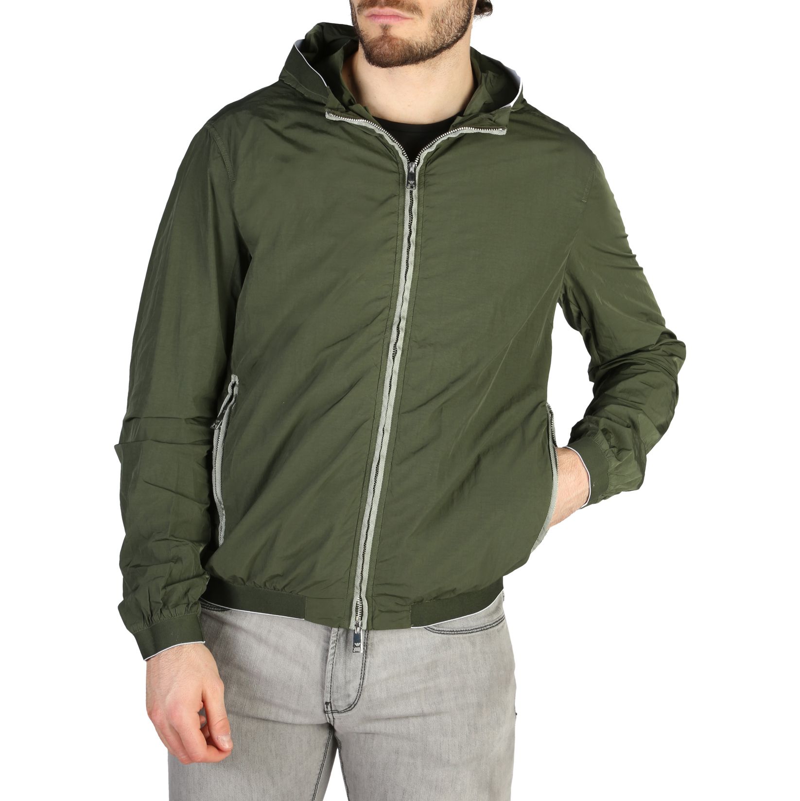 314d7940-6c4b-11eb-8c4f-c5b33833d7f6 Emporio Armani